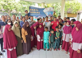 Gelar Baksos di SLB, Imigrasi Mataram Serahkan Bantuan Kepada Disabilitas