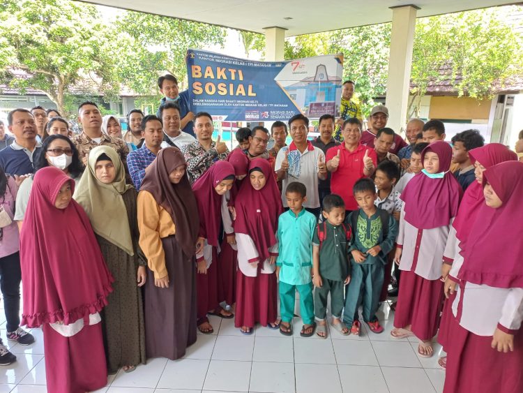 Gelar Baksos di SLB, Imigrasi Mataram Serahkan Bantuan Kepada Disabilitas