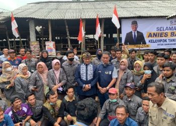 Penuh Suka Cita, Anies Disambut Kelompok Peternak di Lombok Timur
