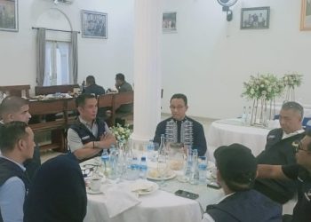 Dikediaman H. Rumaksi, Anies Bersama Rombongan Makan siang Bersama