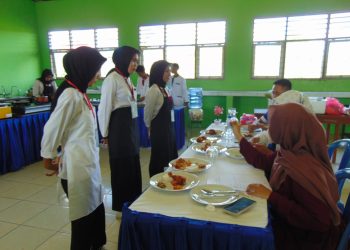 Dalam UKK, SMKN 1 Jerowaru Siswanya Mampu Mendapatkan Nilai Sangat Kompeten dari Penguji