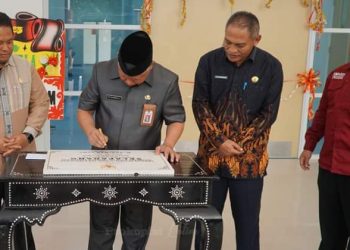 Bupati HM. Sukiman Azmy meresmikan RSUD Selaparang di Kecamatan Suela