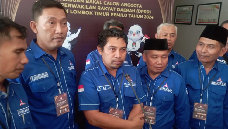 DPC Demokrat Lotim Daftarkan Bacaleg ke KPU, Amrul Siap Rebut Unsur Pimpinan DPRD