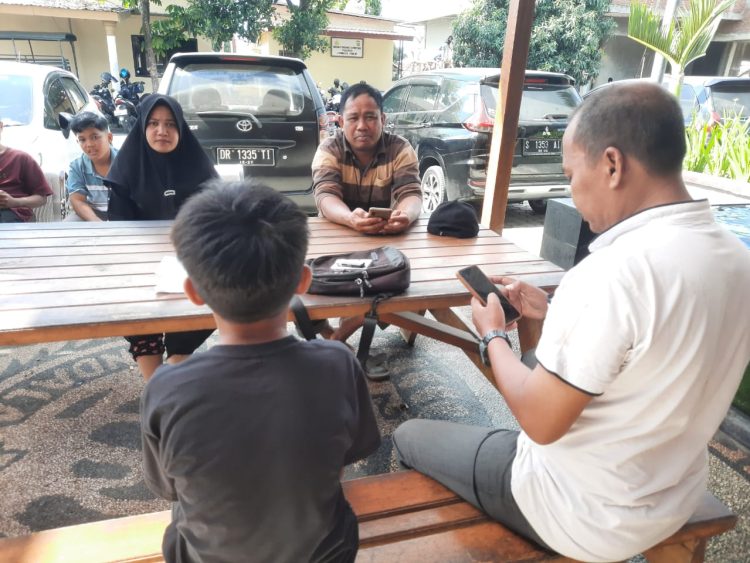 Petaka Cinta Monyet, Pelajar SD di Lenek Dipukul Ayah Pacarnya