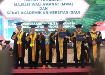 Doktor Honoris Causa, Sekjen Kemenkumham Terima dari UNESA
