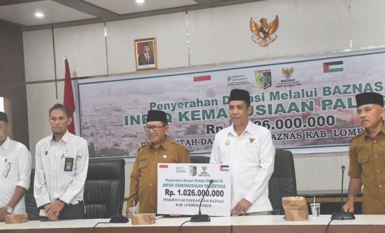 Pj Sekda Lotim Serahkan Bantuan Kamanusian Senilai Rp 1 Milyar