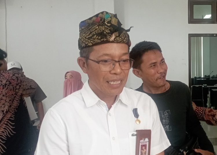 Penjabat  Bupati Lombok Timut (Lotim), HM. Juani Taofik. (dok/Gledeknews)