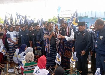 Sapa Penenun Kain Tradisional, Surya Paloh Tampung Banyak Keluhan