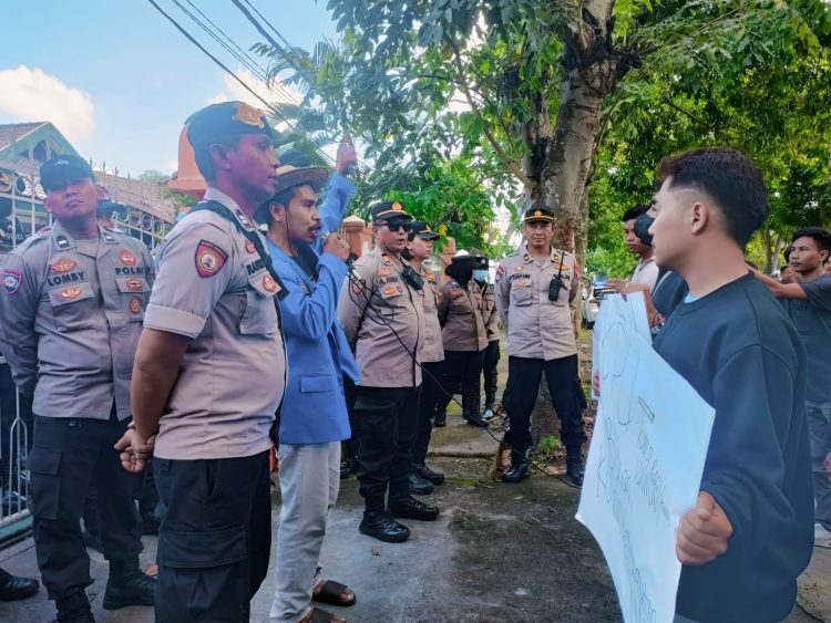 Habis Para Kades Turun Gunung, Giliran Mahasiswa Demo Bawaslu Lotim