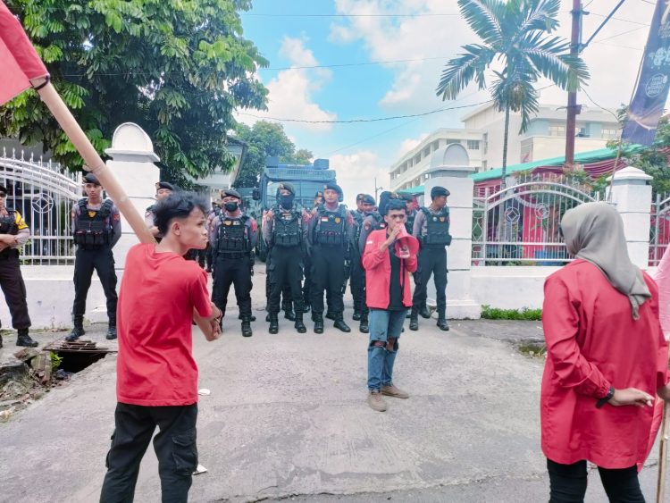 Mahasiswa Tuntut Pemilu Ulang di Lotim