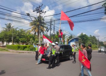 Dua Mobil Randis Disandera Mahasiswa Aksi di Lotim Tuntut PSU Ulang ‎
