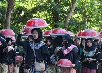 Parade Dulang Meriahkan Gebyar Sekolah Penggerak di Lotim 