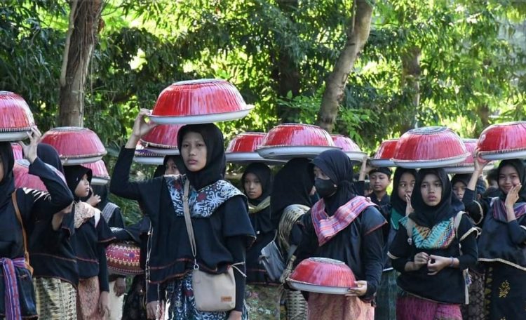 Parade Dulang Meriahkan Gebyar Sekolah Penggerak di Lotim 