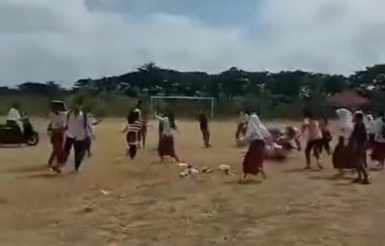 Viral, Video Siswa SD di Loteng Tawuran di Lapangan