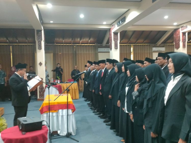 63 Anggota Panwascam Pemilihan Serentak  se-Lotim Dilantik