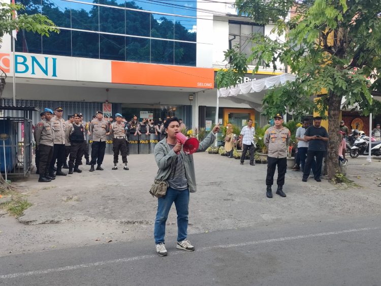 Pemuda dan Mahasiswa Lotim Serukan Masyarakat Jangan Menabung di BNI 