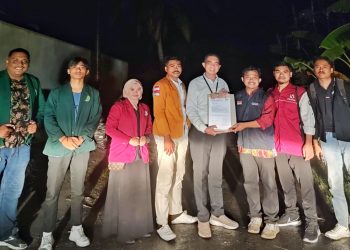 BEM Nusantara NTB Serahkan Surat Pernyataan Kepala LLDIKTI Wilayah VIII di Labuhan Haji