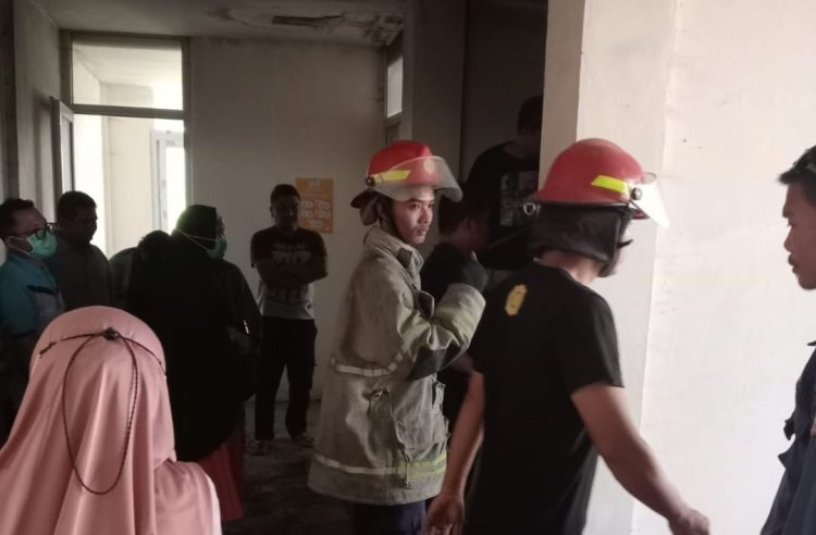 Gudang Peyimpanan Barang Bekas Puskesmas Pengadangan Terbakar