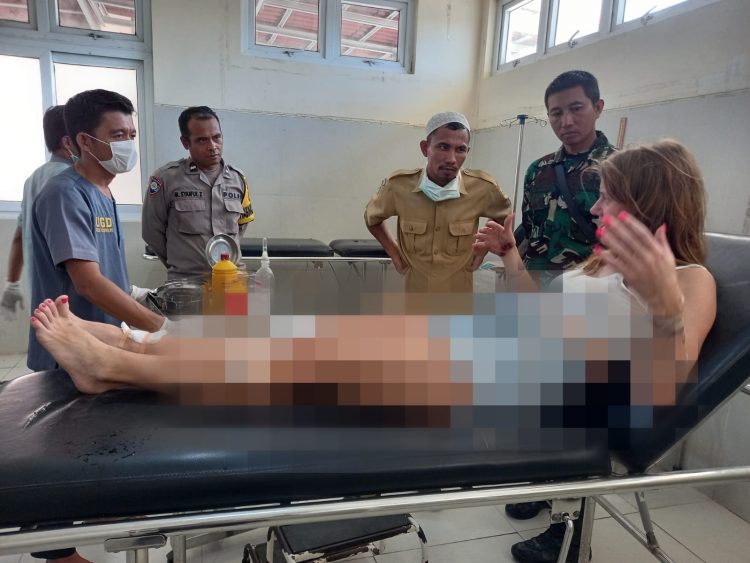 Turis Italia Cium Aspal di Lotim, Dilarikan ke IGD