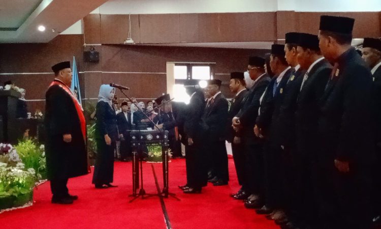 50 Anggota DPRD Lombok Timur Terpilih 2024 Ambil Sumpah dan Janji Jabatan