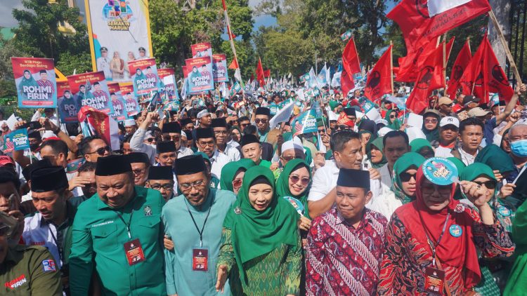 Mendaftar ke KPU NTB, Belasan Ribu Massa Iring Rohmi-Firin Pilgub NTB 2024