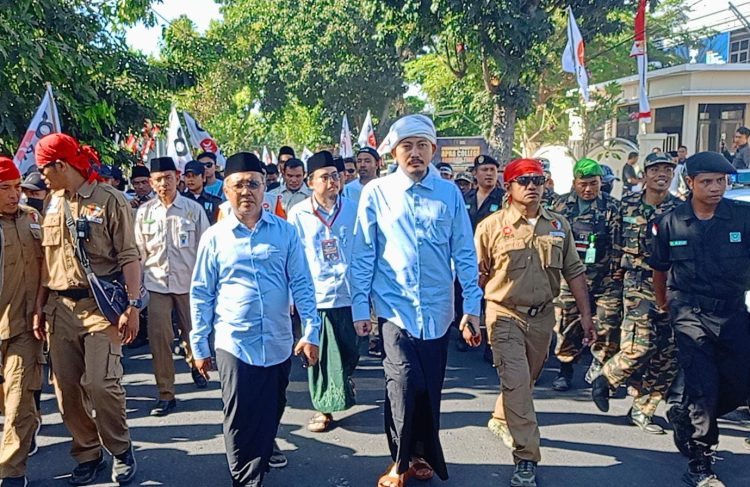 Ribuan Massa Pendukung Dampingi Paslon SJP-Fatihin Mendaftar Terakhir di KPU Lotim