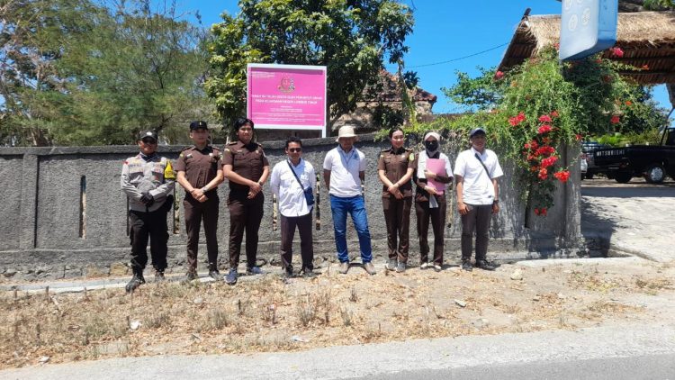 Kejari Lotim Eksekusi Lahan Milik Mantan Anggota DPRD Dalam Kasus Korupsi Alsintan
