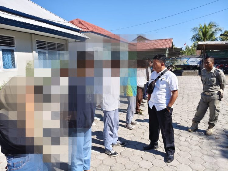 Belasan Pelajar di Lotim Diamankan Pol.PP Membolos di Pantai Labuhan Haji