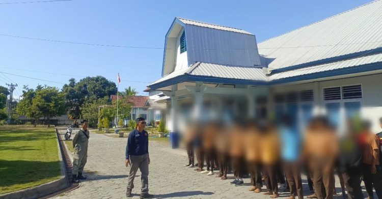 33 Pelajar di Lotim Membolos di Pantai Labuhan Haji dan Suryawangi Diamankan Pol.PP