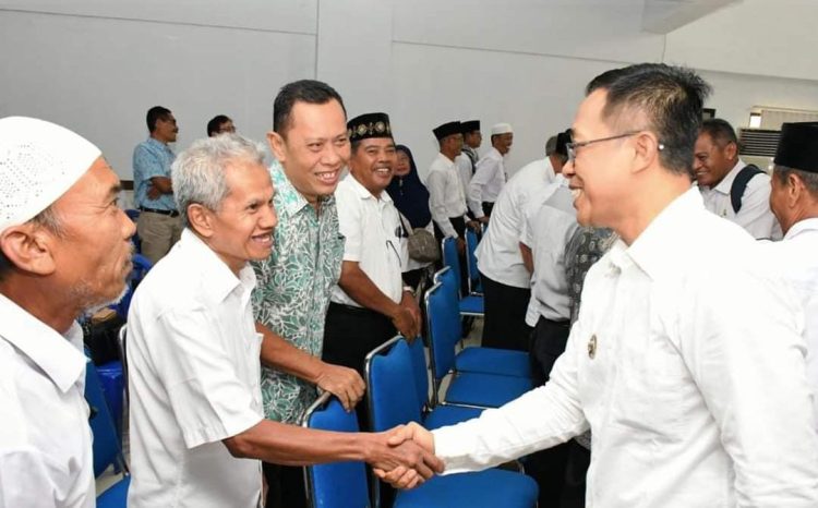 Pj Bupati Lotim Lepas ASN Masuki Purna Tugas Penuh Haru