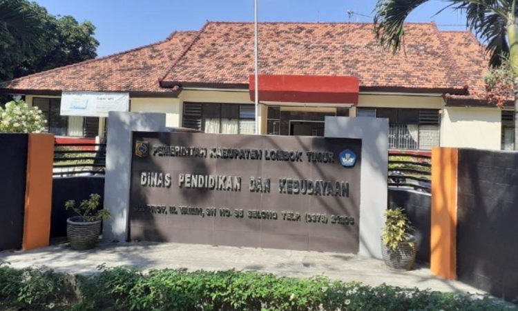 Kasek SMP di Lotim Ribut Soal Pengadaan Buku Anti Korupsi