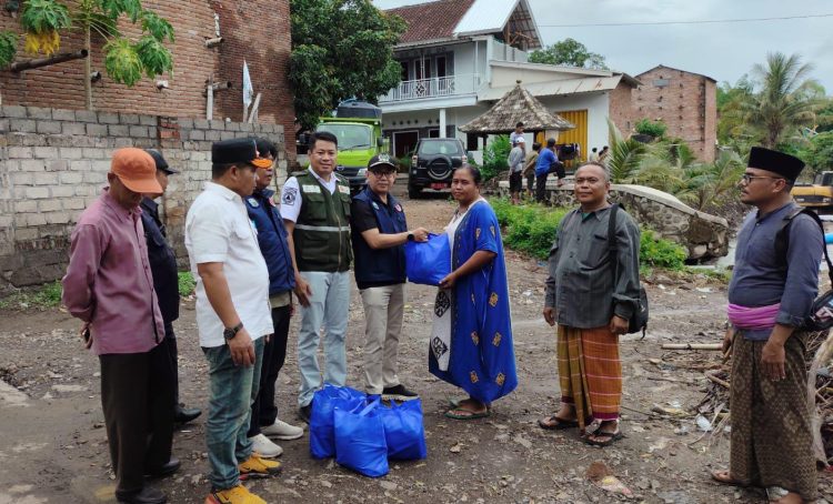 Terdampak Banjir, Unsur Pimpinan DPRD Berikan Bantun Kepada Warga