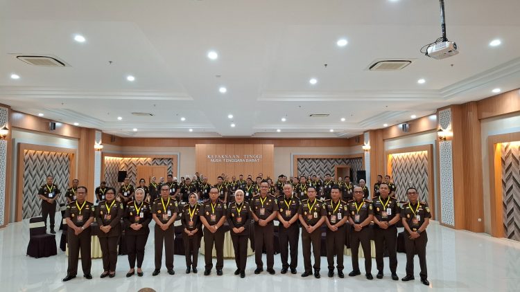 Kejari Lotim Panen Penghargaan