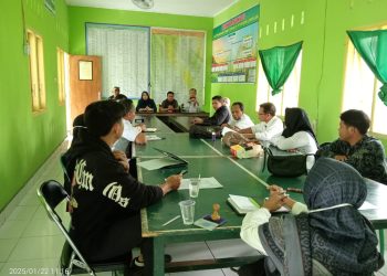 Terima Laporan Harga Pupuk Mahal, Wakil Ketua DPRD Lotim dan Komisi VI Lakukan Sidak
