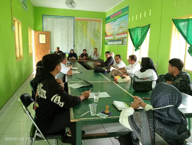 Terima Laporan Harga Pupuk Mahal, Wakil Ketua DPRD Lotim dan Komisi VI Lakukan Sidak