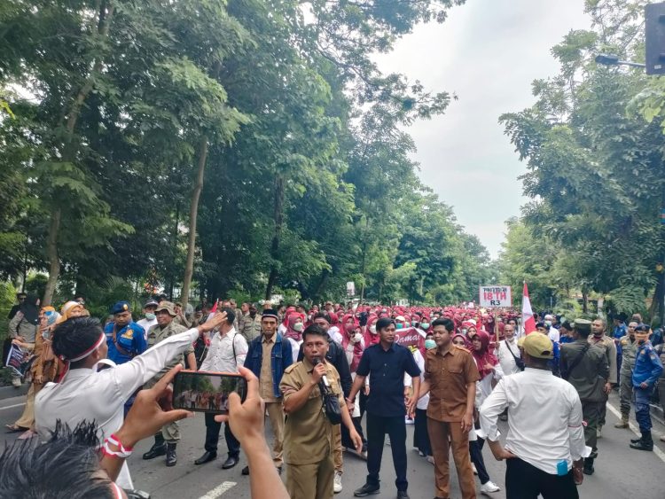 Ribuan Tenaga Non ASN Lotim Puasa Dua Bulan Tak Terima Gaji