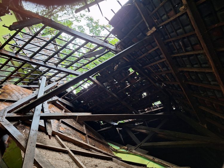 Gedung SDN di Lotim Ambruk