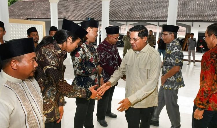 Gaji Stafsus Dari APBD, Bupati dan Kepala BPKAD Lotim Tak Seirama