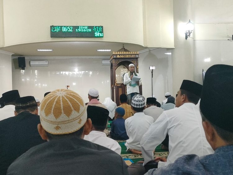Bupati Lotim Rombak Pengurus Masjid Agung Al Mujahidin
