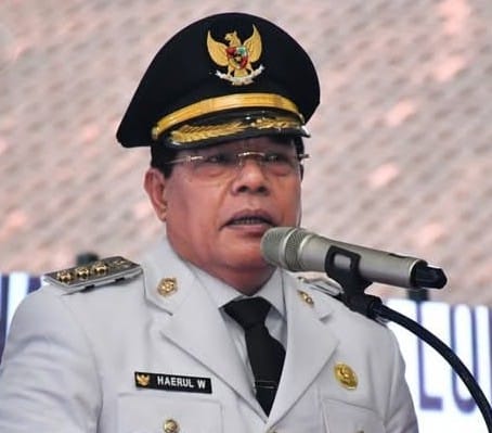 Bupati Lotim Perintah Camat Tarik PBB, Kades Menonton
