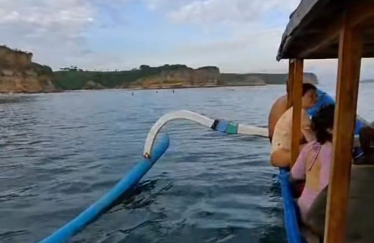 Bupati Lotim Bentuk Tim Khusus Masalah Wisata Teluk Ekas