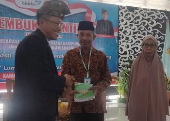 Ratusan Lansia di Lotim Diberikan Makan Gratis Dengan Nilai Rp 30 Ribu