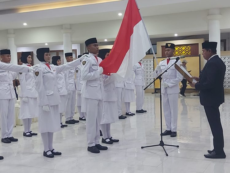 Bupati Lotim Kukuhkan Calon Paskibraka
