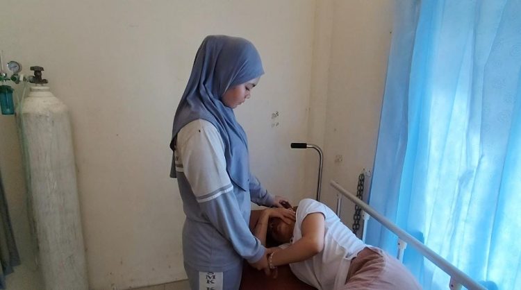 Makan Gratis Bawa Petaka, Siswi SMK di Lotim Keracunan, Terbaring di IGD Puskesmas