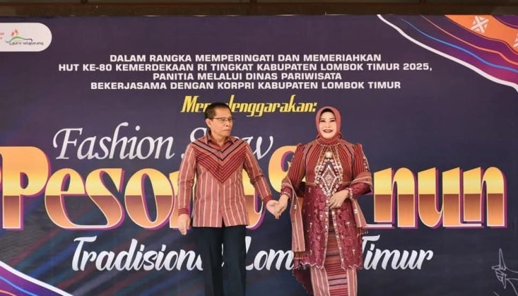 Pejabat Lotim Tampil Gaya di Festival Tenun