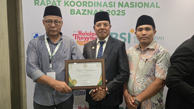 Bupati Lotim Menerima Penghargaan dari BAZNAS Pusat