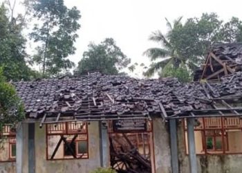 Bangunan Satap Montong Gading Ambruk