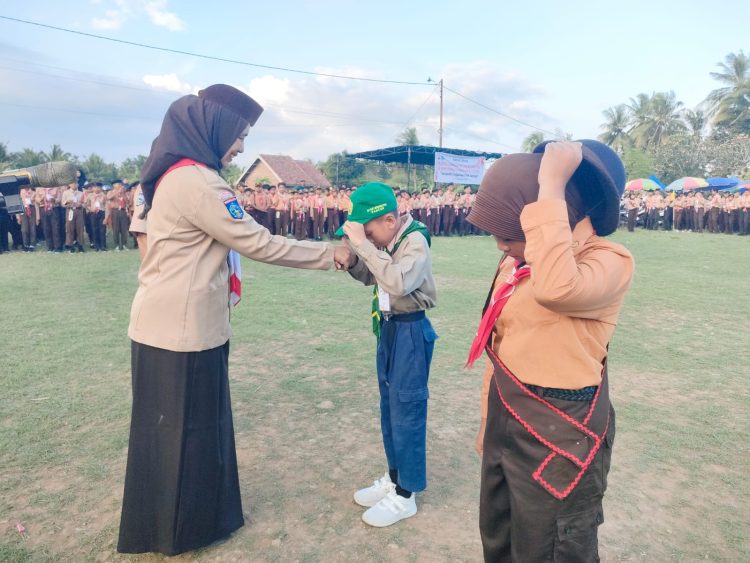 Camat Selong Buka Jambore Ranting, Program Pramuka Selaras Dengan Lotim SMART