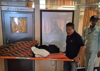 Mengharukan Seorang ibu Melahirkan di Kapal Laut Khayangan-Poto Tano