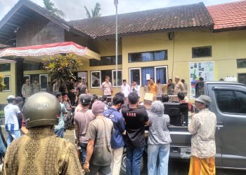 Gelar Aksi Demo, Warga Lendang Nangka Utara Desak Kades Tanggung Jawab DD Rp147 Juta